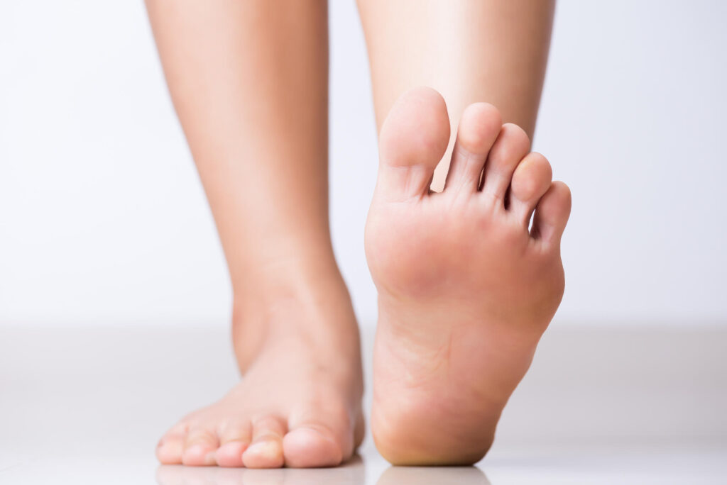 Why do dogs lick feet with athlete's foot? 2 why do dogs lick feet with athlete's foot