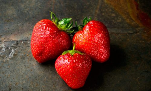 3 strawberries can cocker spaniels eat fruit